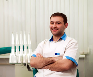 Врач-стоматолог Маркосян Карен Сосикович