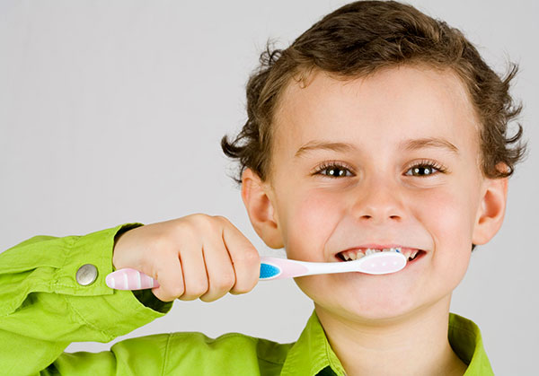 Научить ребенка чистить зубы